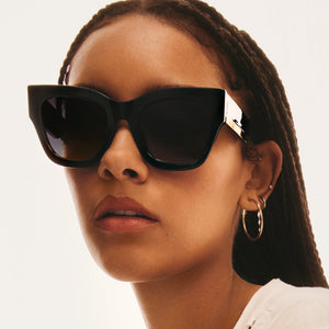 QUAY By The Way Sunglasses - Black/Smoke