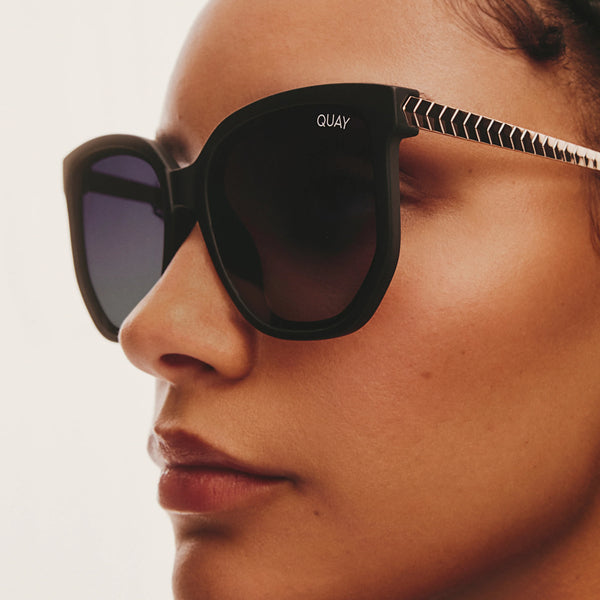 QUAY Coffee Run Sunglasses - Black/Smoke