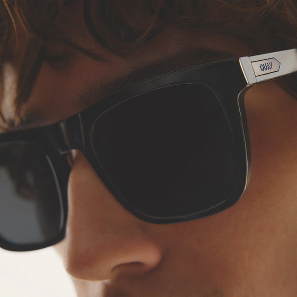 QUAY Flip Side Sunglasses - Black/Smoke Polarized