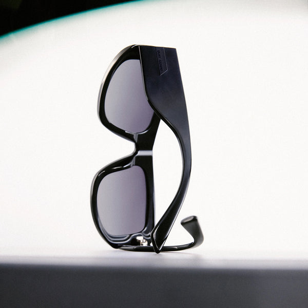 QUAY x GUIZIO Uniform Sunglasses - Black/Smoke