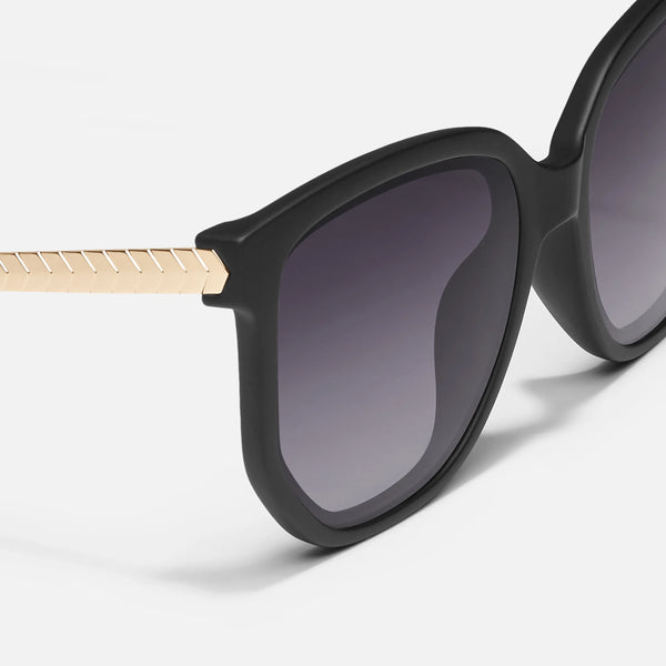 QUAY Coffee Run Sunglasses - Black/Smoke