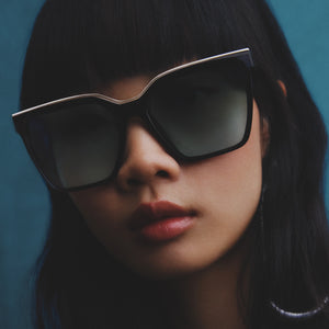 QUAY Level Up Sunglasses - Black/Silver Turquoise Flash